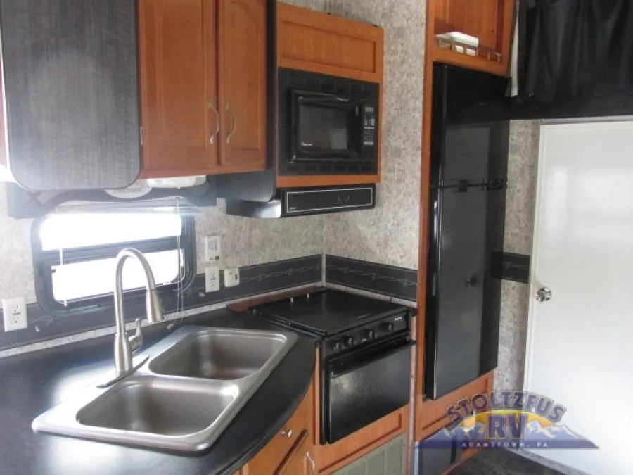 2010 Forest River RV Wildwood Sport LE Used    356 SRV - Photo 3