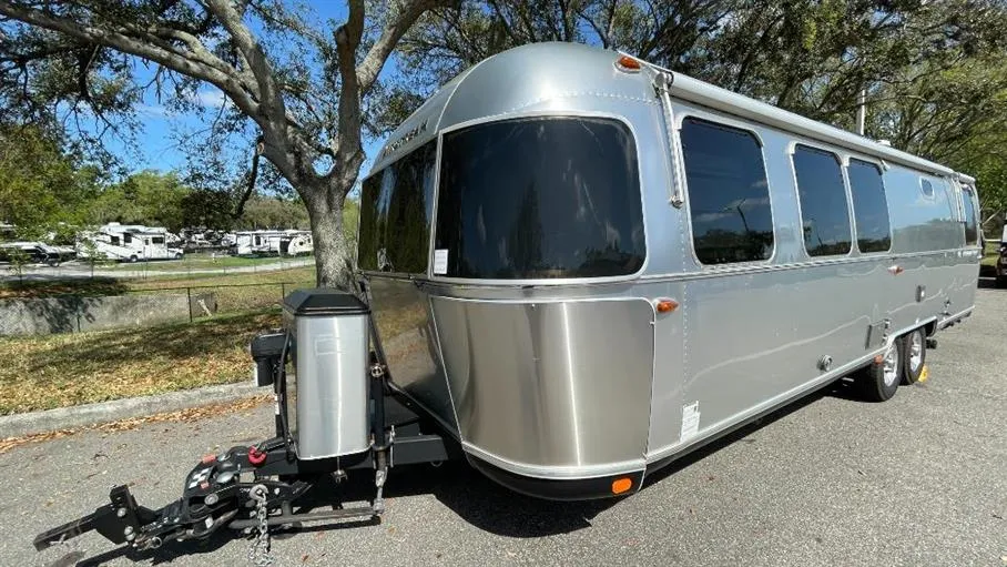2024 Airstream Classic 30RB - Photo 4