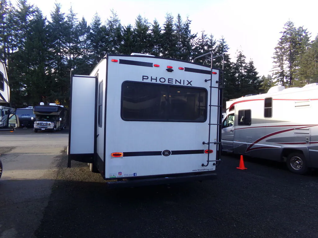 2025 Shasta Phoenix Lite 30RLS - Photo 4
