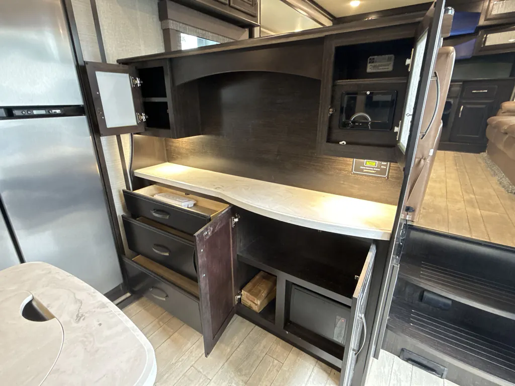 2018 Grand Design Momentum 376TH, Photos photo 15
