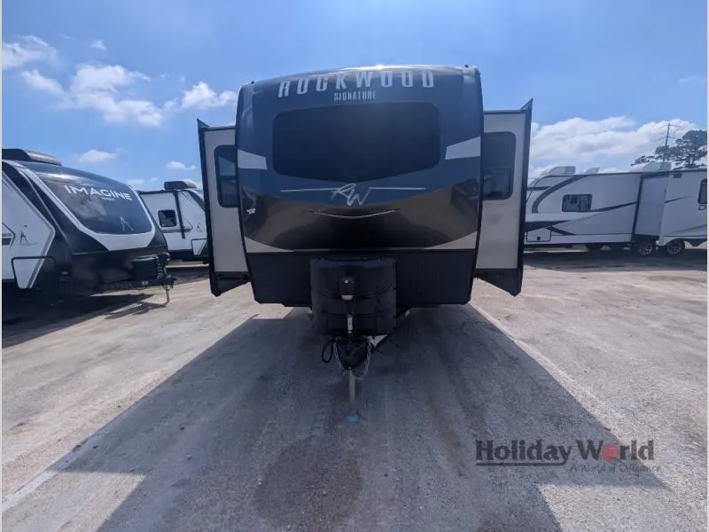 2022 Forest River Rockwood Signature Ultra Lite 8324SB - Photo 2