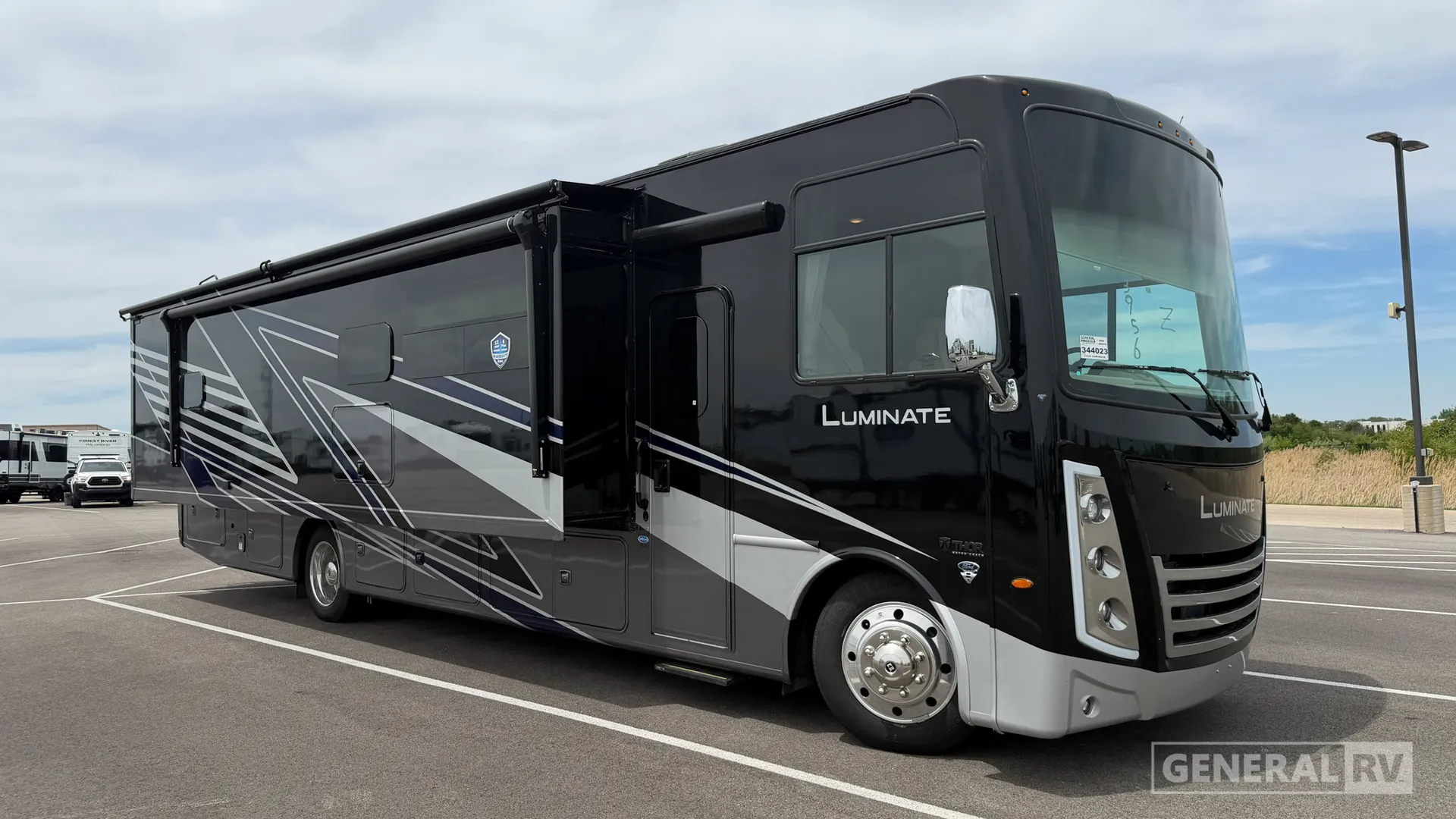2026 Thor Motor Coach Luminate CC35 - Photo 2