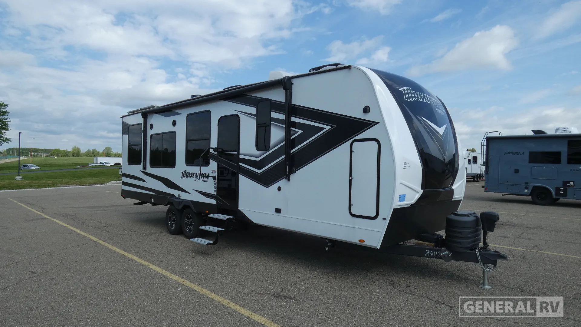 2024 Grand Design Momentum G-Class 30G - Photo 2