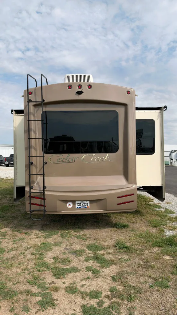 2017 Forest River Cedar Creek Hathaway Edition 34RL — Photo 6