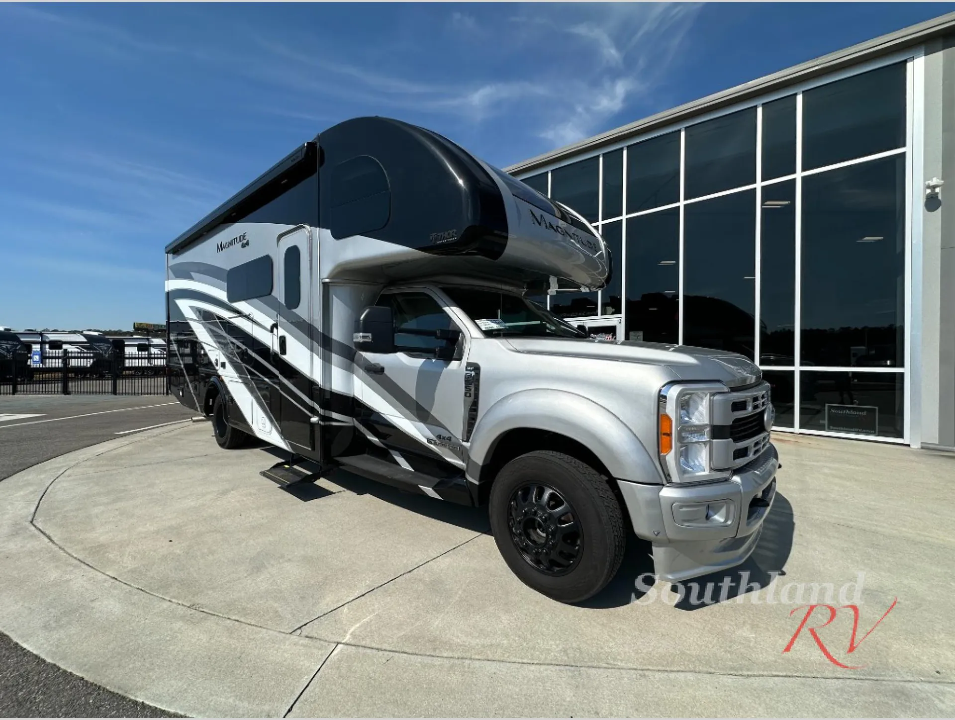 2024 Thor Motor Coach Magnitude Super C AX29 - Photo 2