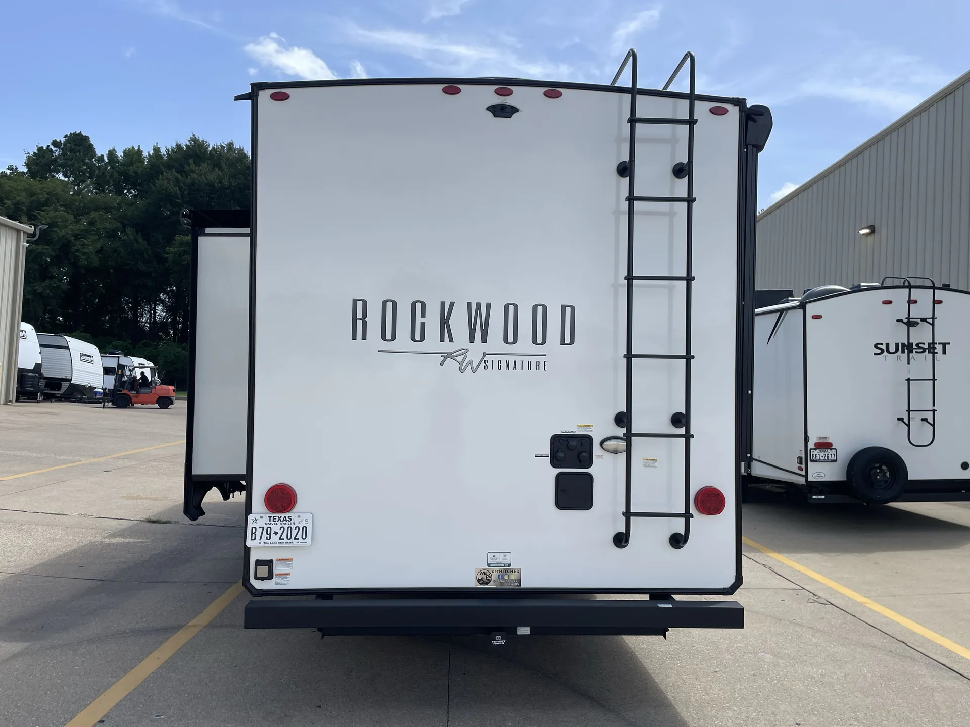 2025 Forest River Rockwood Signature 8265KBS — backside