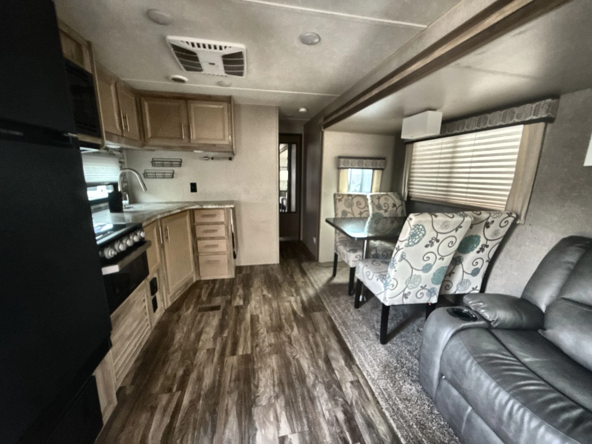 2021 Coachmen Catalina Legacy Edition 303QBCK — living area main