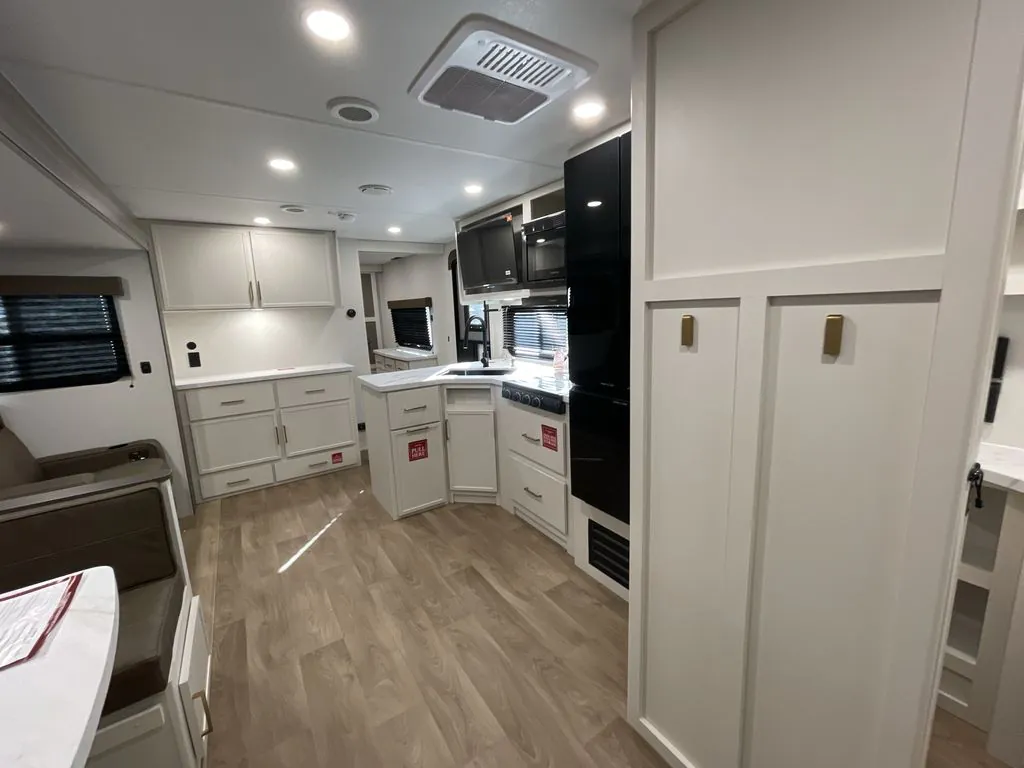 2027 Grand Design Transcend 335BHT, Photos photo 18