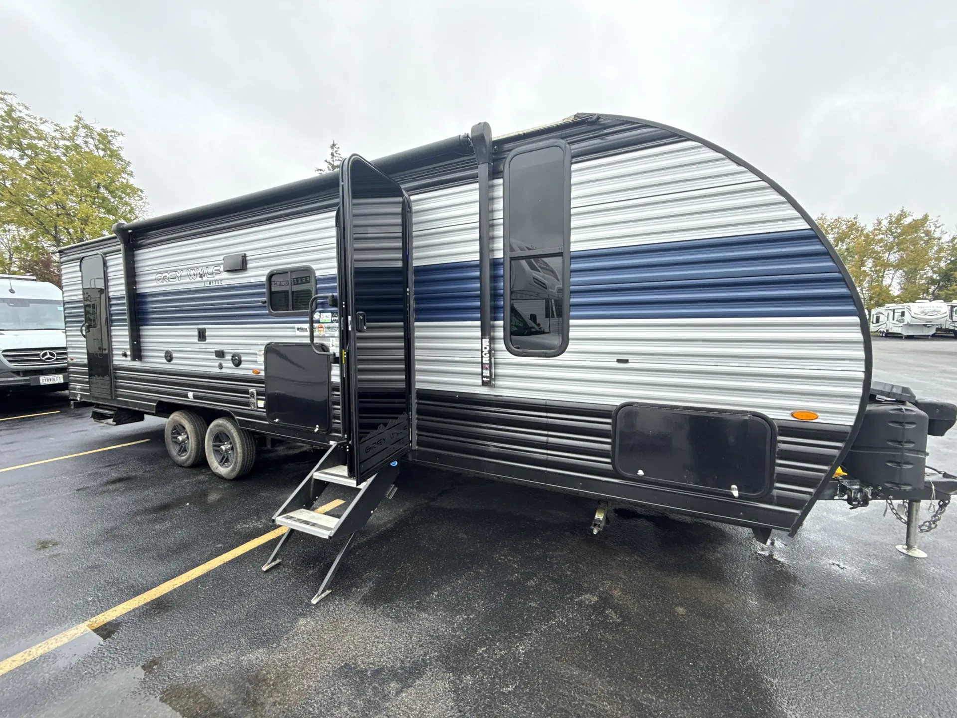 2022 Forest River Cherokee Grey Wolf 26DBH — campside