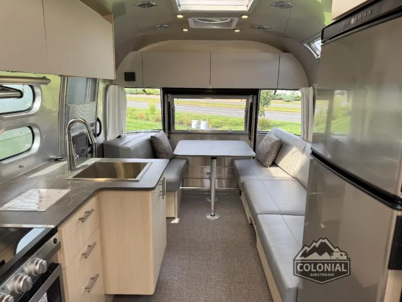 2026 Airstream Flying Cloud 27FB - Photo 3