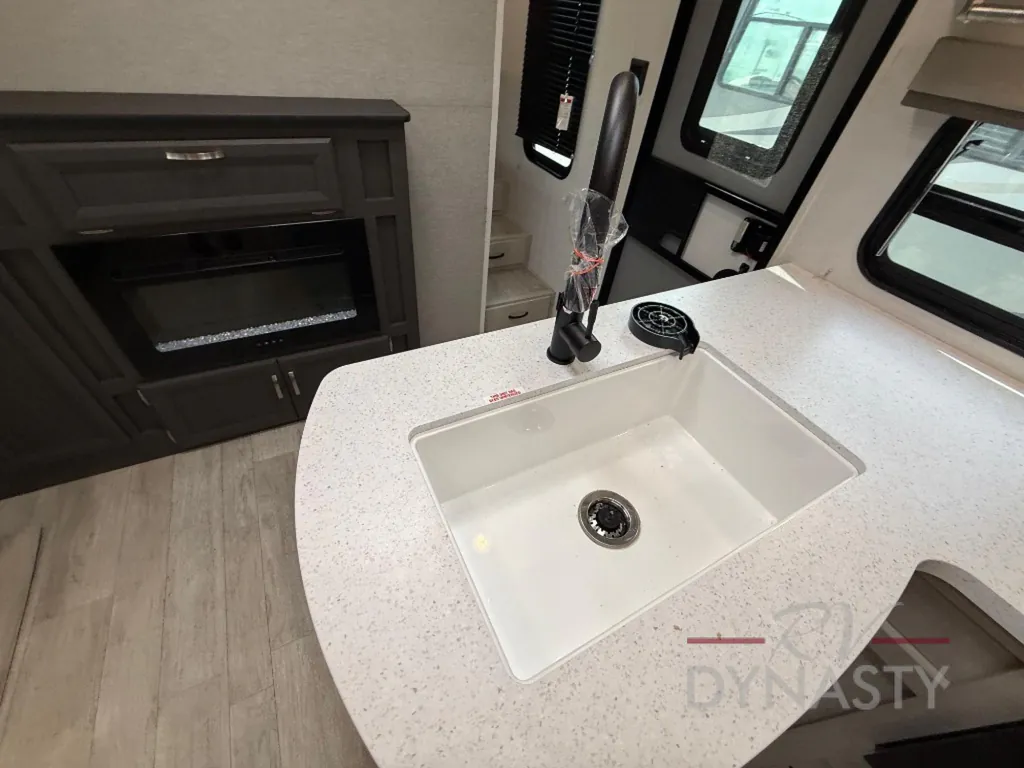 2027 Coachmen Catalina Legacy Edition 333DBDSCK, Photos photo 21