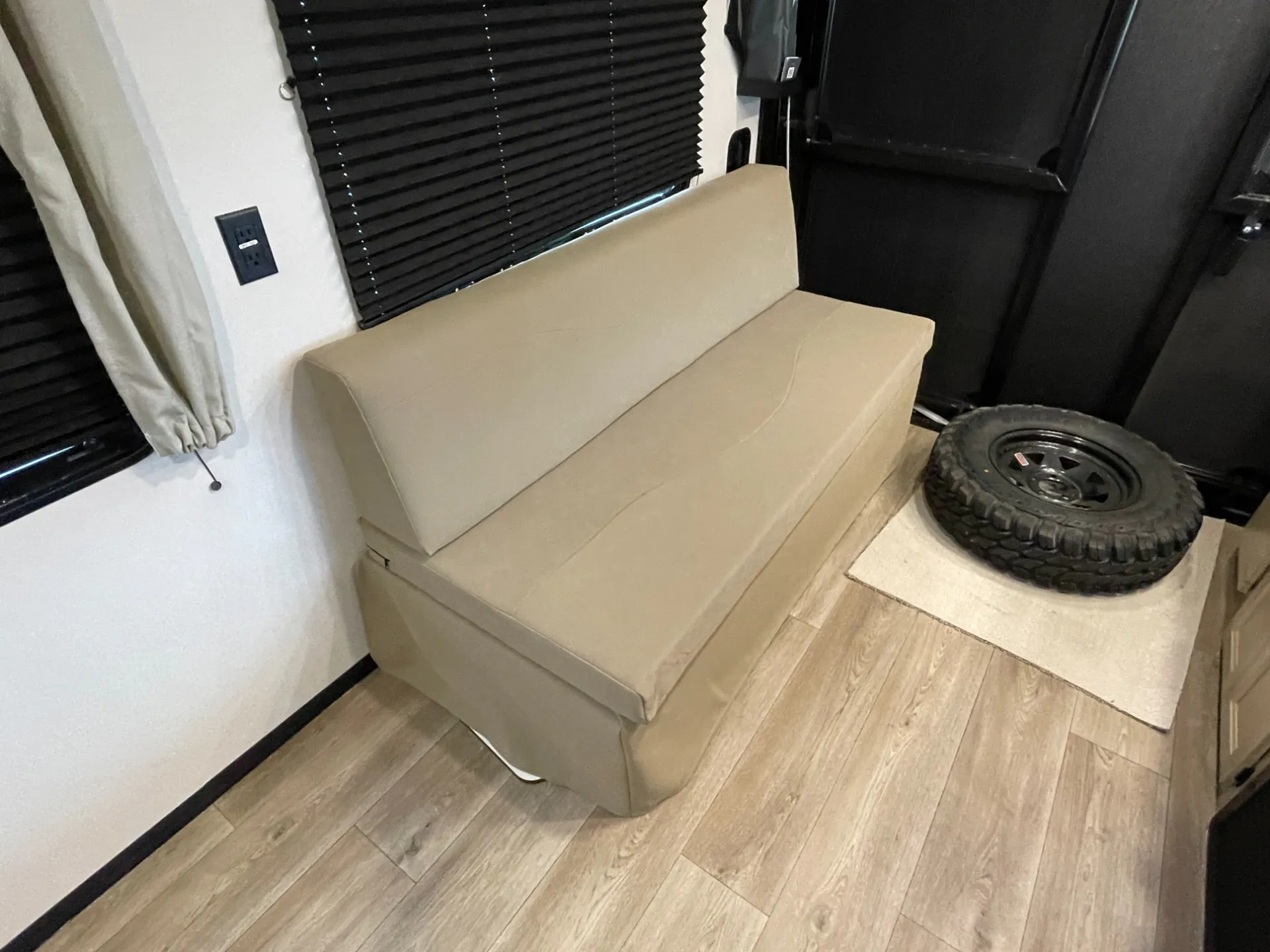 2027 Forest River Cherokee Grey Wolf Black Label 18RRBL — Photo 6
