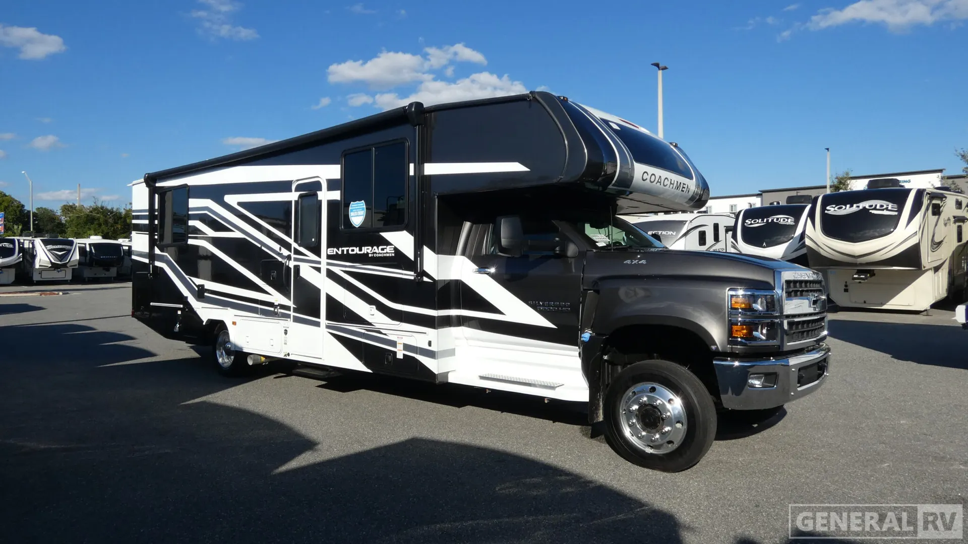 2025 Coachmen Entourage 320LV - Photo 2