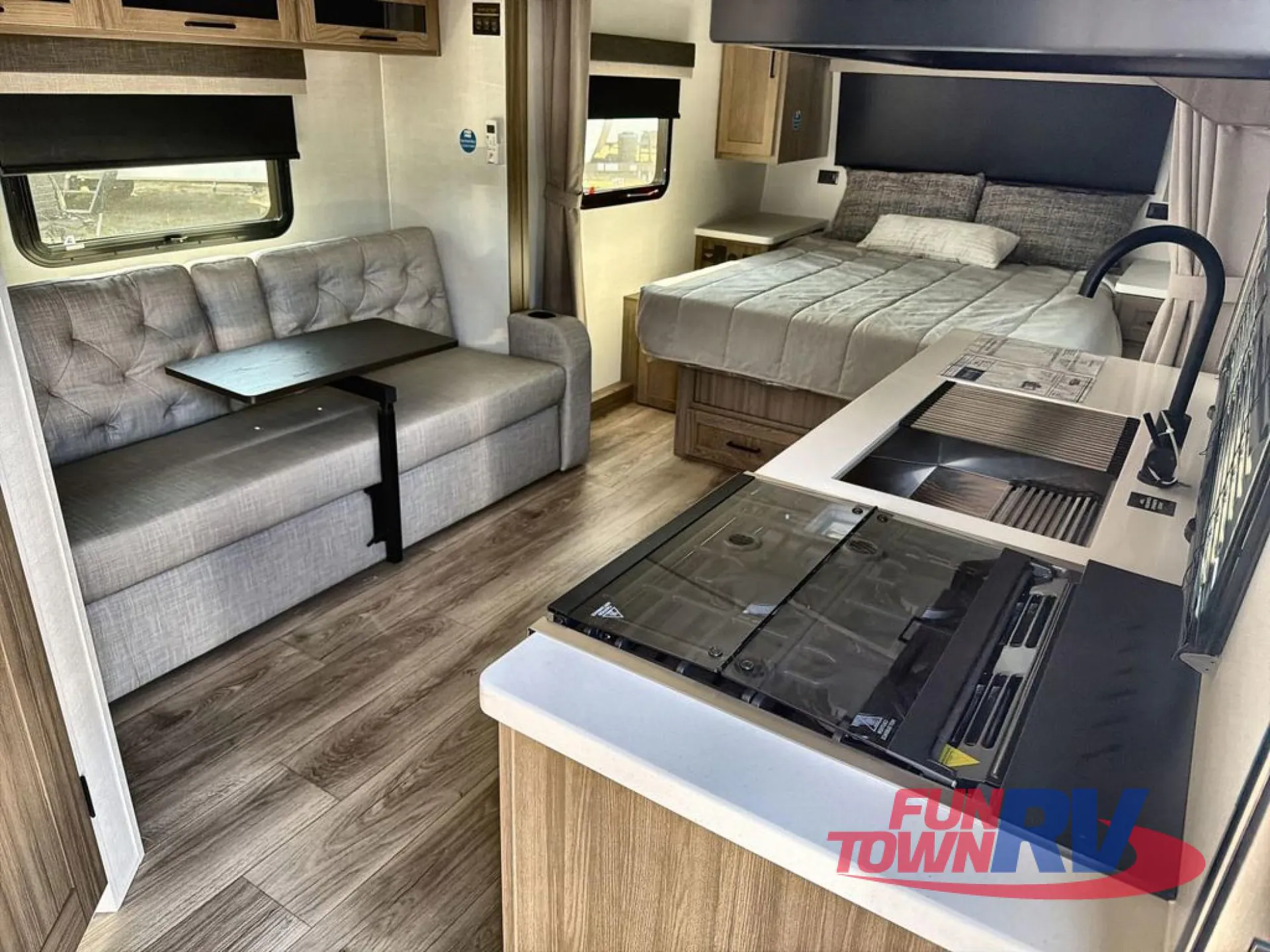 2027 Forest River Rockwood Mini Lite 2109S — Photo 7