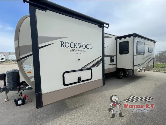 2018 Forest River Rockwood Signature Ultra Lite 8328BS - Photo 4