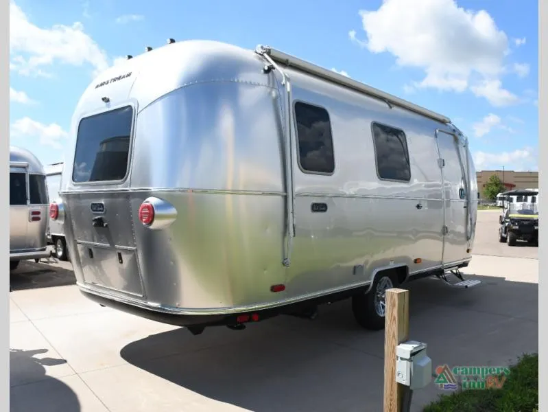 2026 Airstream World Traveler 22RB - Photo 3