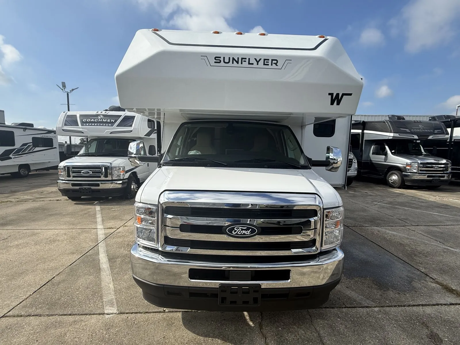 2027 Winnebago Sunflyer 28MB - Photo 3