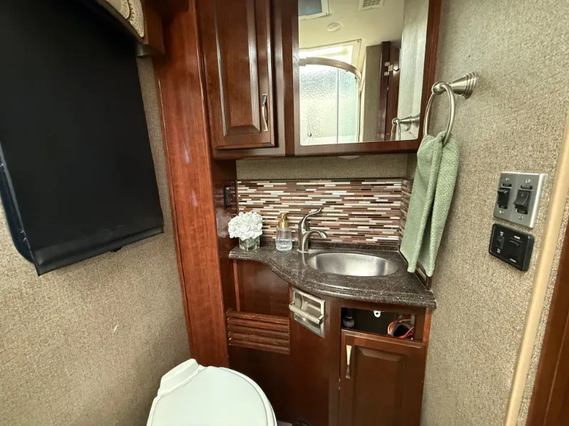 2018 Fleetwood Pace Arrow LXE 37R, Photos photo 12