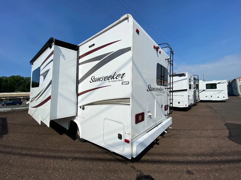 2016 Forest River Sunseeker MBS 2400S - Photo 4
