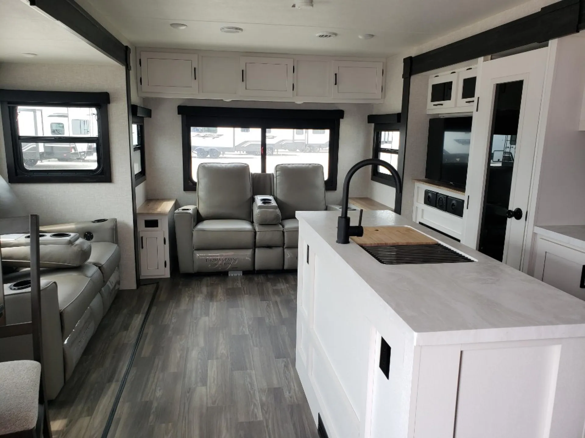 2024 Highland Ridge Open Range Light 290RLS dealer photo 2 from Unlimited RV