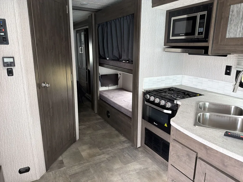2023 Coachmen Pursuit 31BH, Photos photo 17