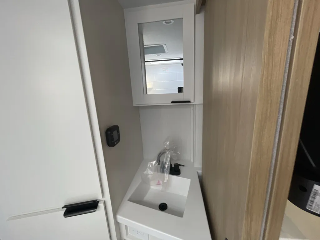 2027 Winnebago Micro Minnie 2108DS, Photos photo 15