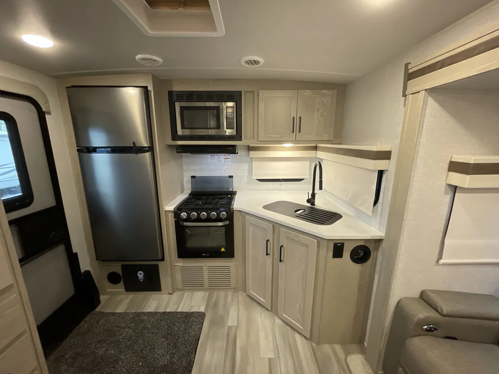 2023 Forest River Rockwood Ultra Lite 2614BS, Photos photo 10