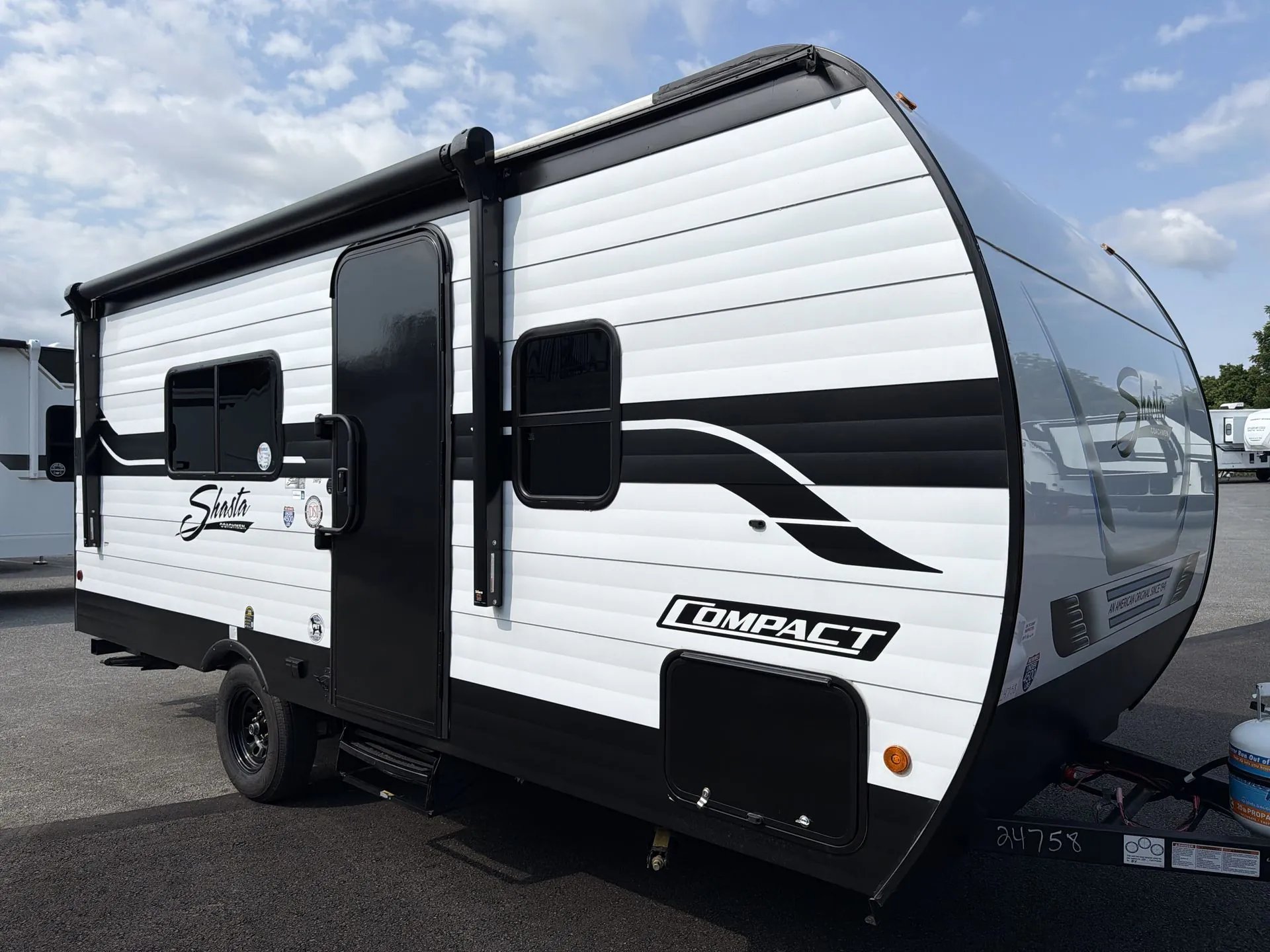 2026 Shasta RVs Compact 18FQ - Photo 2