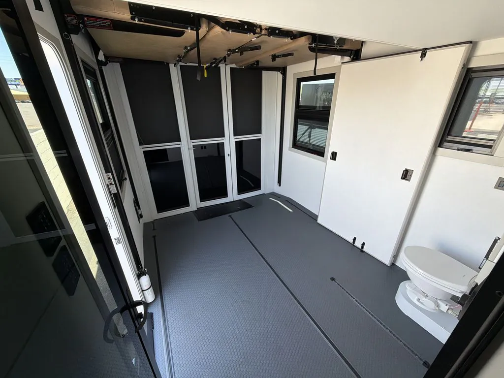 2026 Brinkley Model G 4150, Photos photo 18