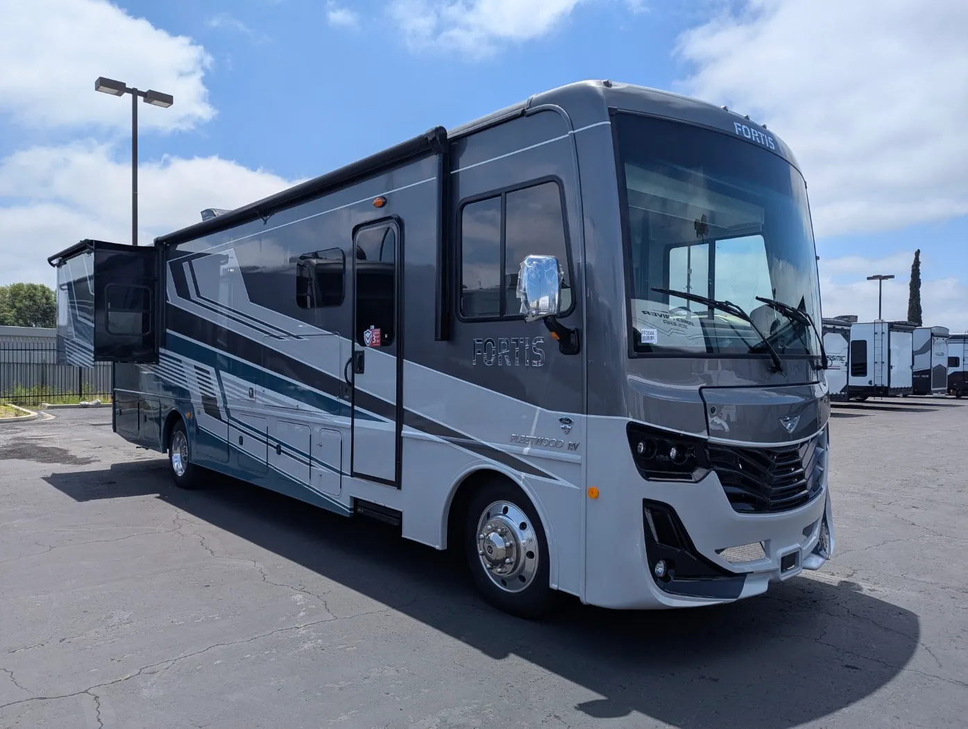 2026 Fleetwood Fortis 34MB - Photo 2