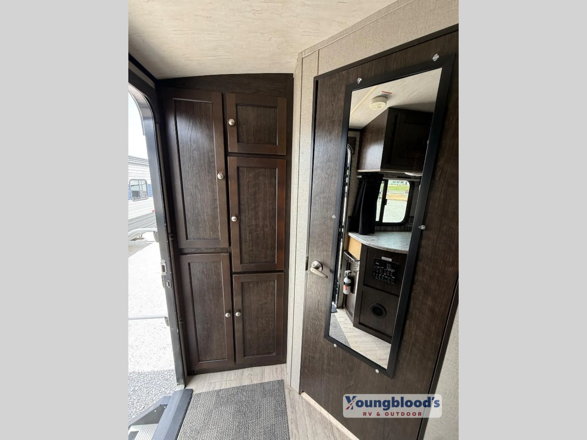 2019 Cruiser RV Shadow Cruiser 225RBS - Photo 4