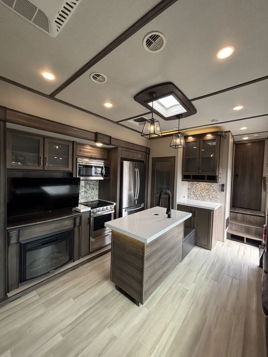 2021 Grand Design Solitude 3950BH - Photo 3
