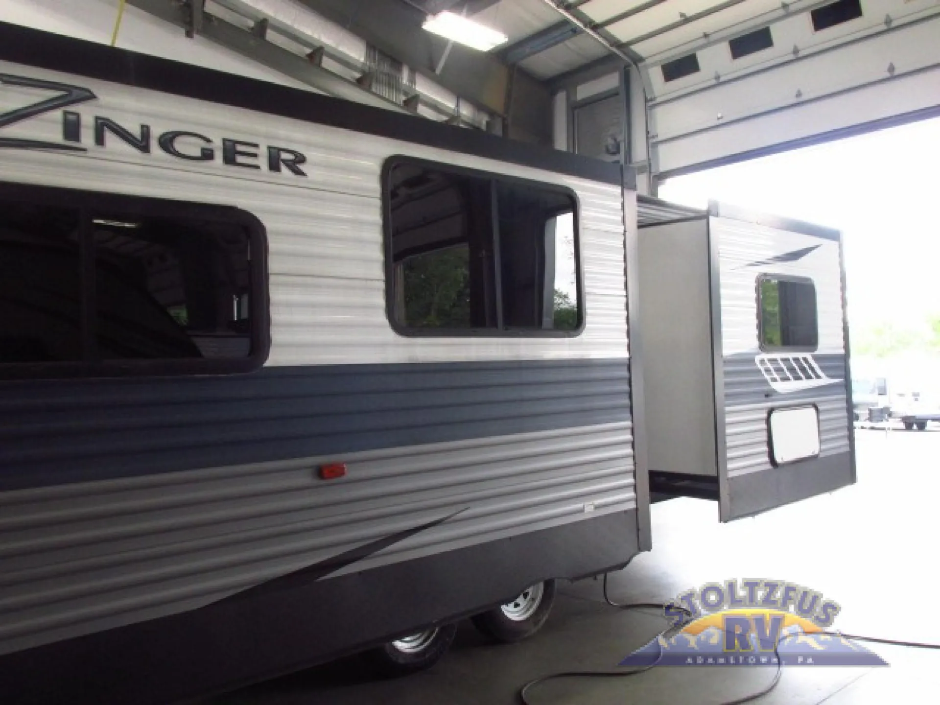 2018 CrossRoads Zinger 320FB - Photo 3