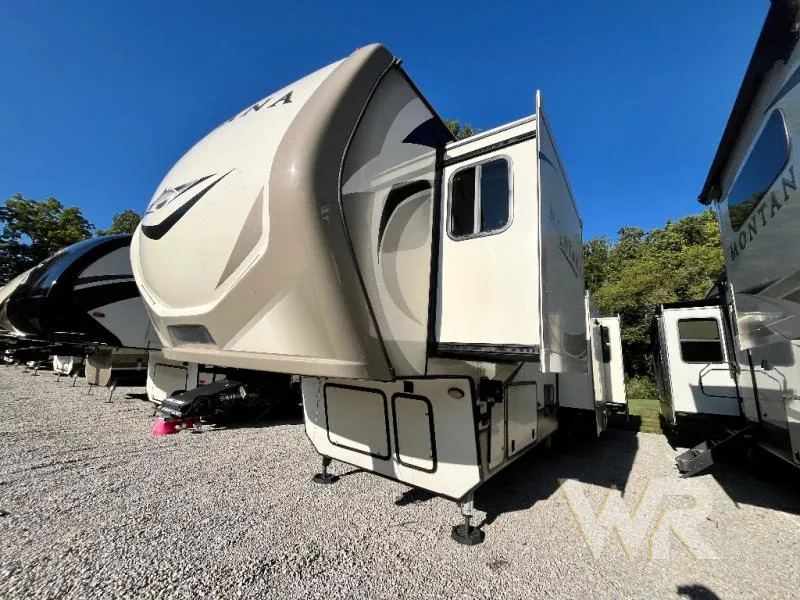 2019 Keystone Montana 3561RL - Photo 4