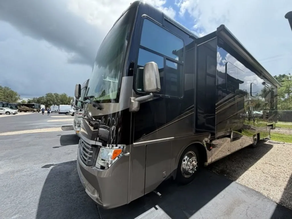 2009 Newmar Essex 4508 - Photo 3