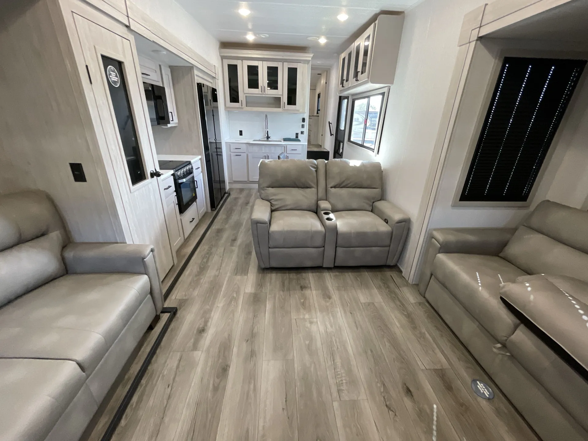 2025 East to West Tandara 340RD — living area main