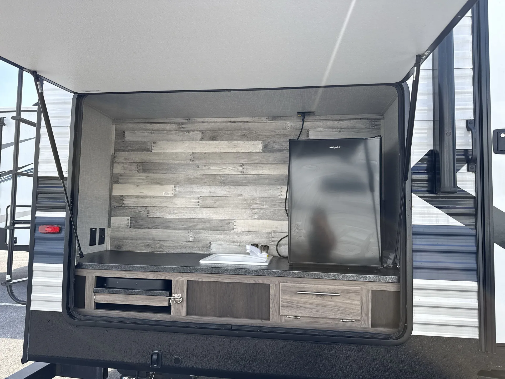 2023 CrossRoads Zinger 331BH — living area main