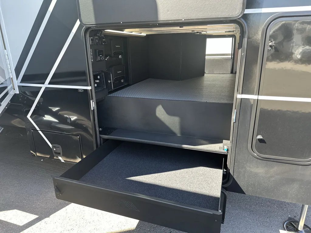 2026 Brinkley Model G 4100, Photos photo 6