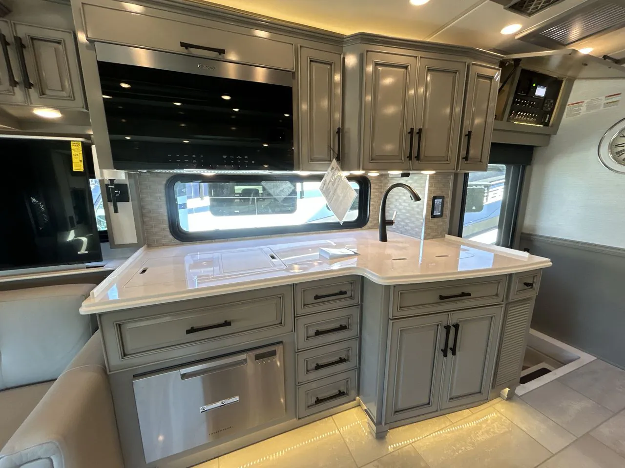 2026 Newmar Summit Aire 4505 - Photo 4