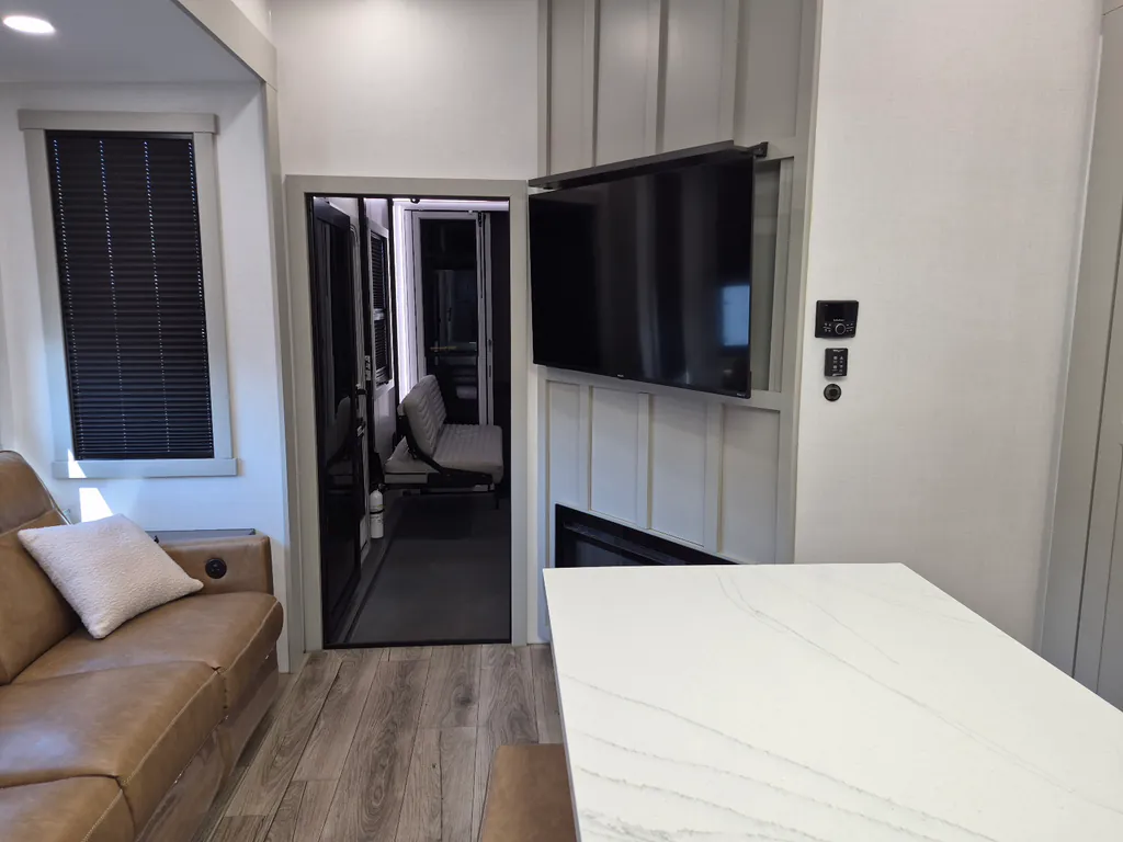 2024 Brinkley Model G 3500, Photos photo 3