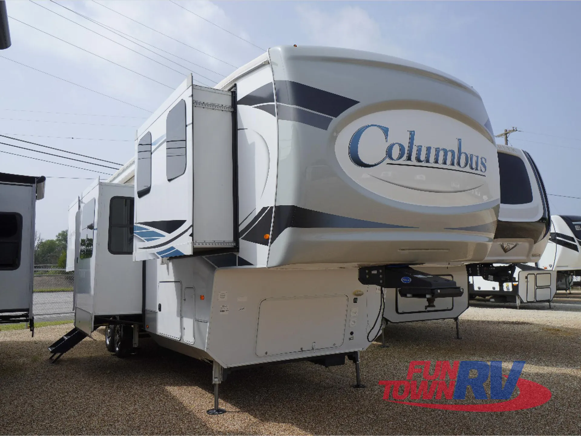 2022 Palomino Columbus 388FK - Photo 2