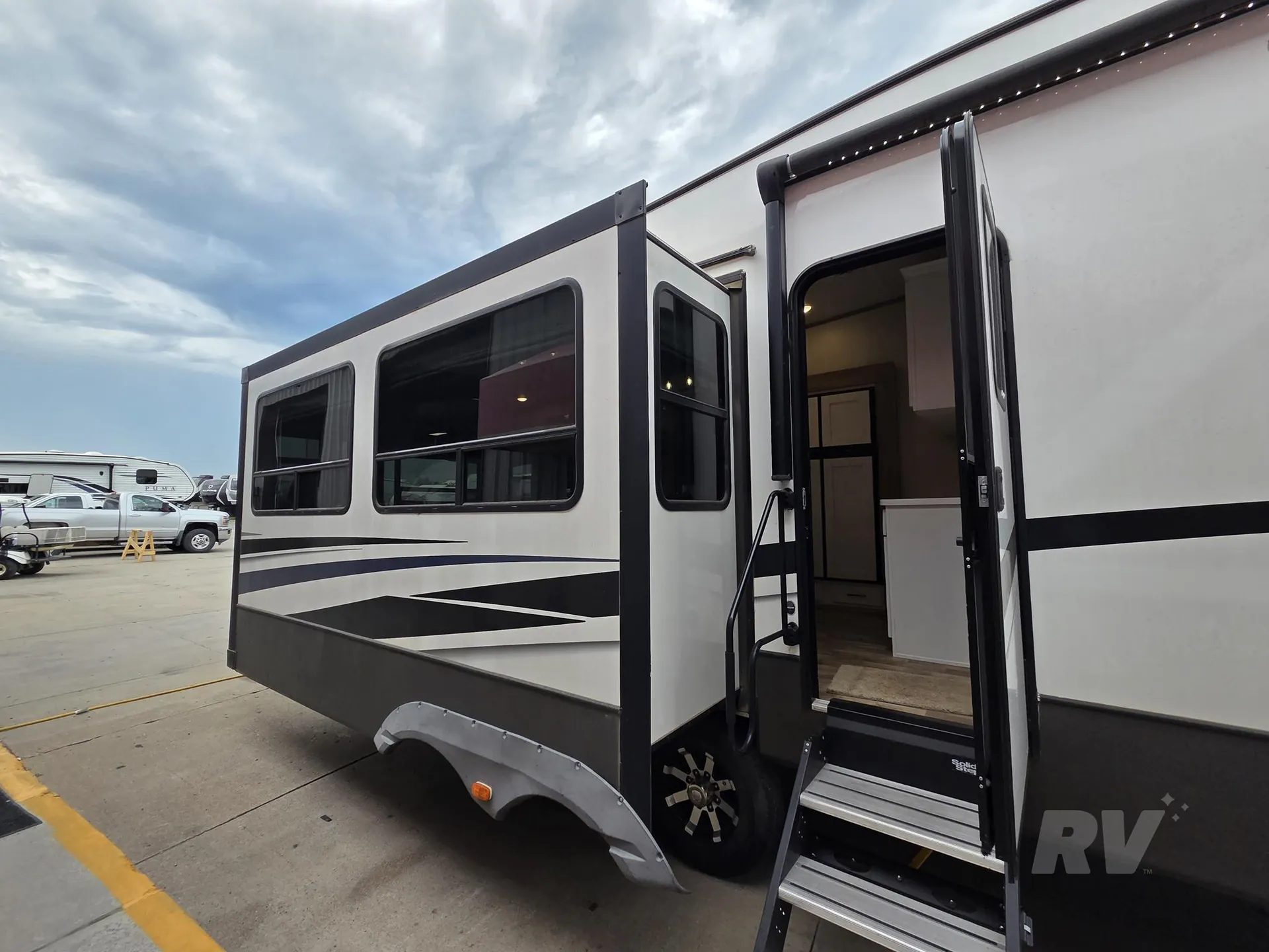 2021 Keystone Arcadia 3660RL - Photo 3