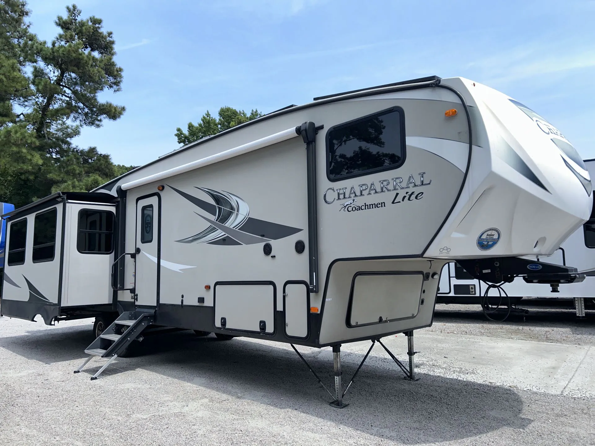 2019 Coachmen Chaparral Lite 30BHS - Photo 2