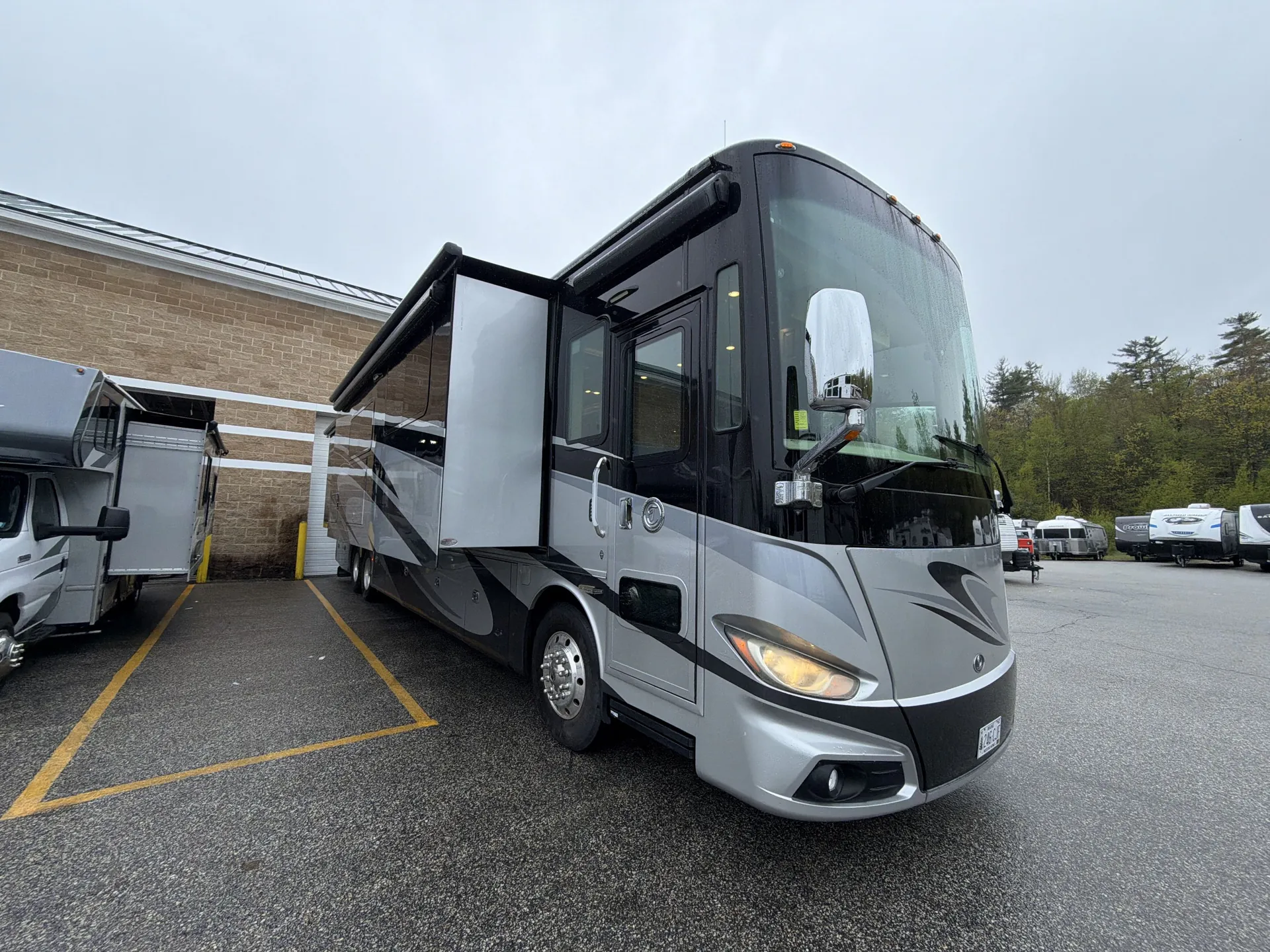 2018 Tiffin Phaeton 44 OH - Photo 2