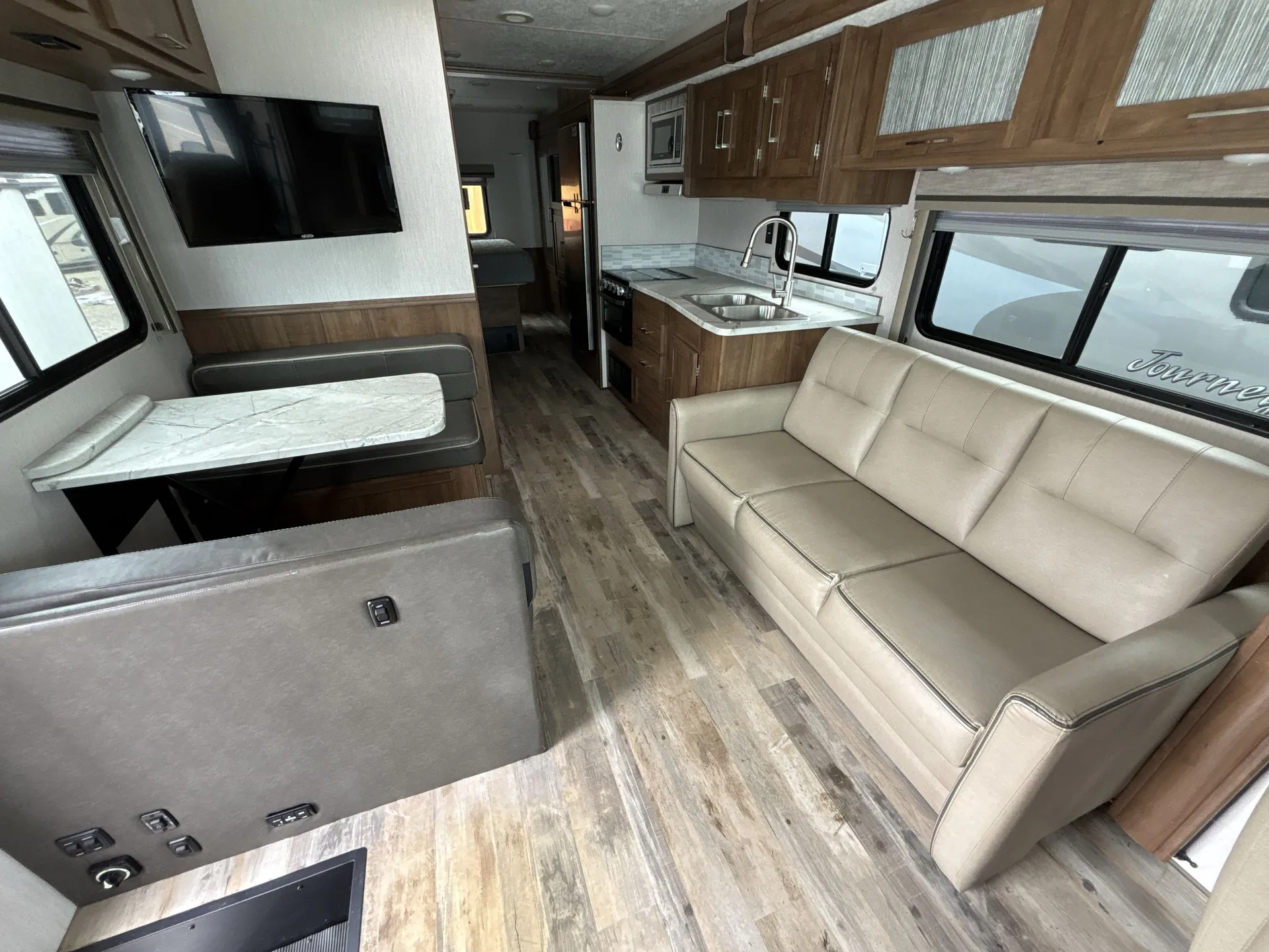 2021 Coachmen Pursuit 29SS — living area main