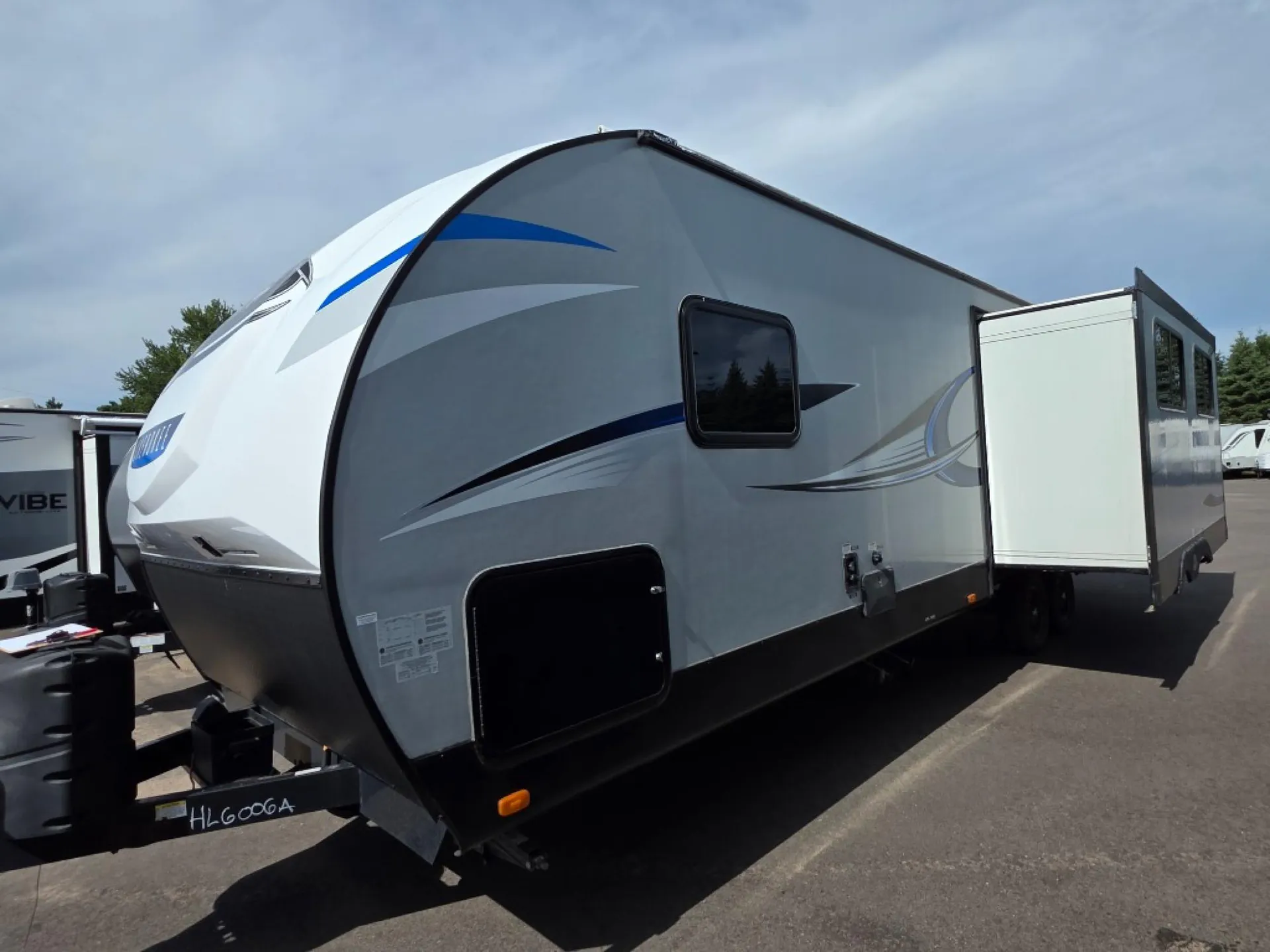 2019 Forest River Cherokee Alpha Wolf 27RK-L - Photo 4