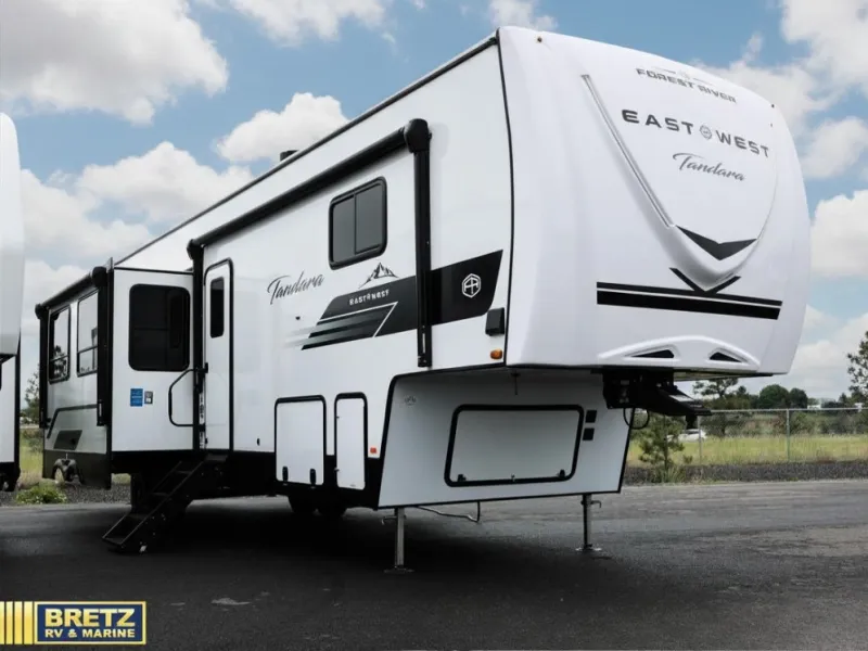 2026 East to West Tandara 387BH - Photo 2