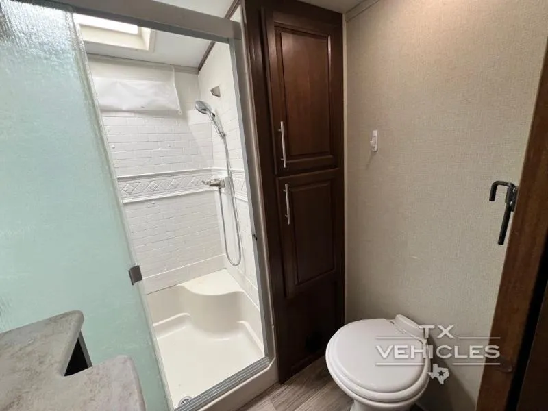 2019 Forest River RV Wildcat 37WB - Photo 3