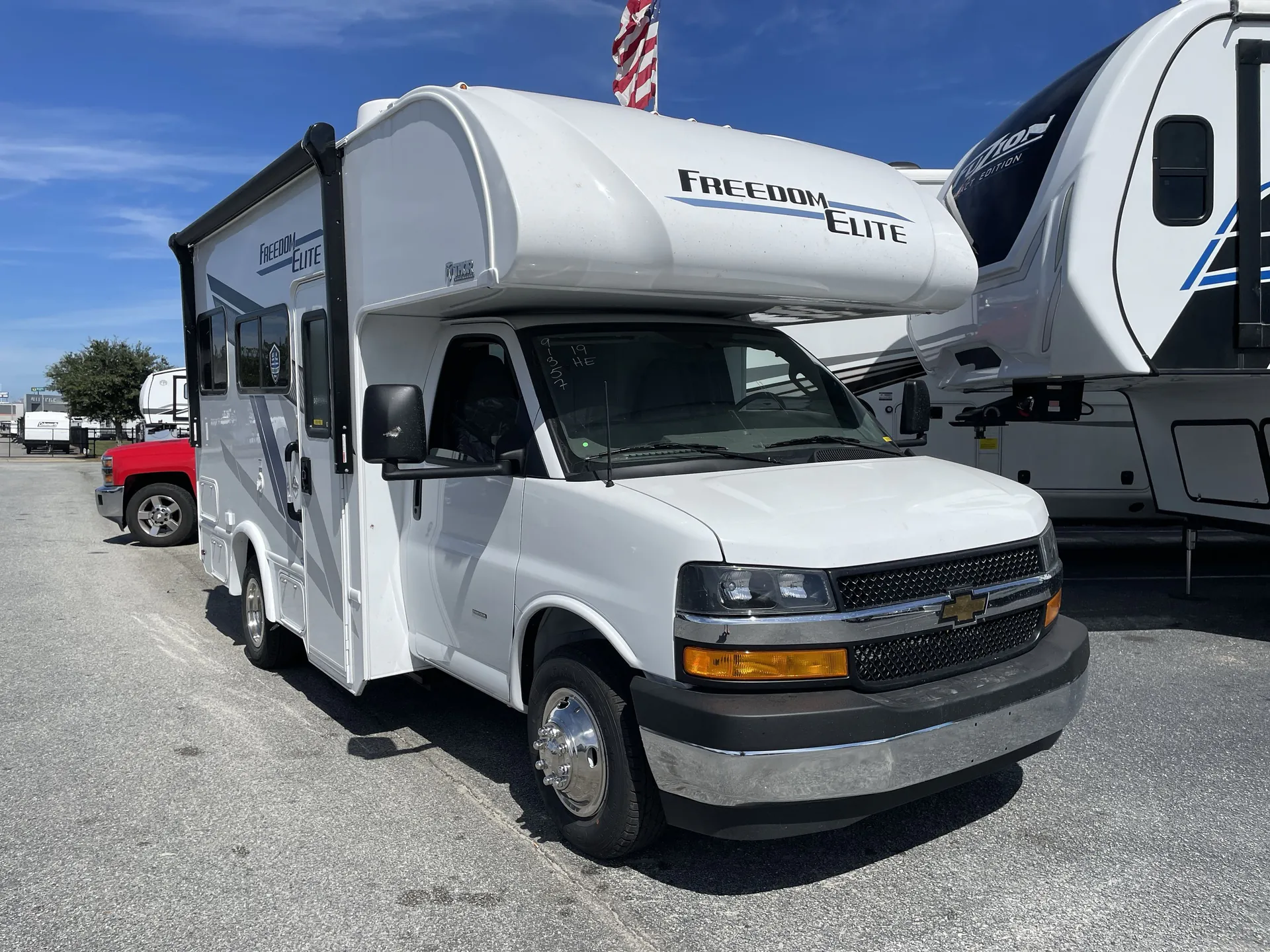 2026 Thor Motor Coach Freedom Elite 19HE - Photo 2