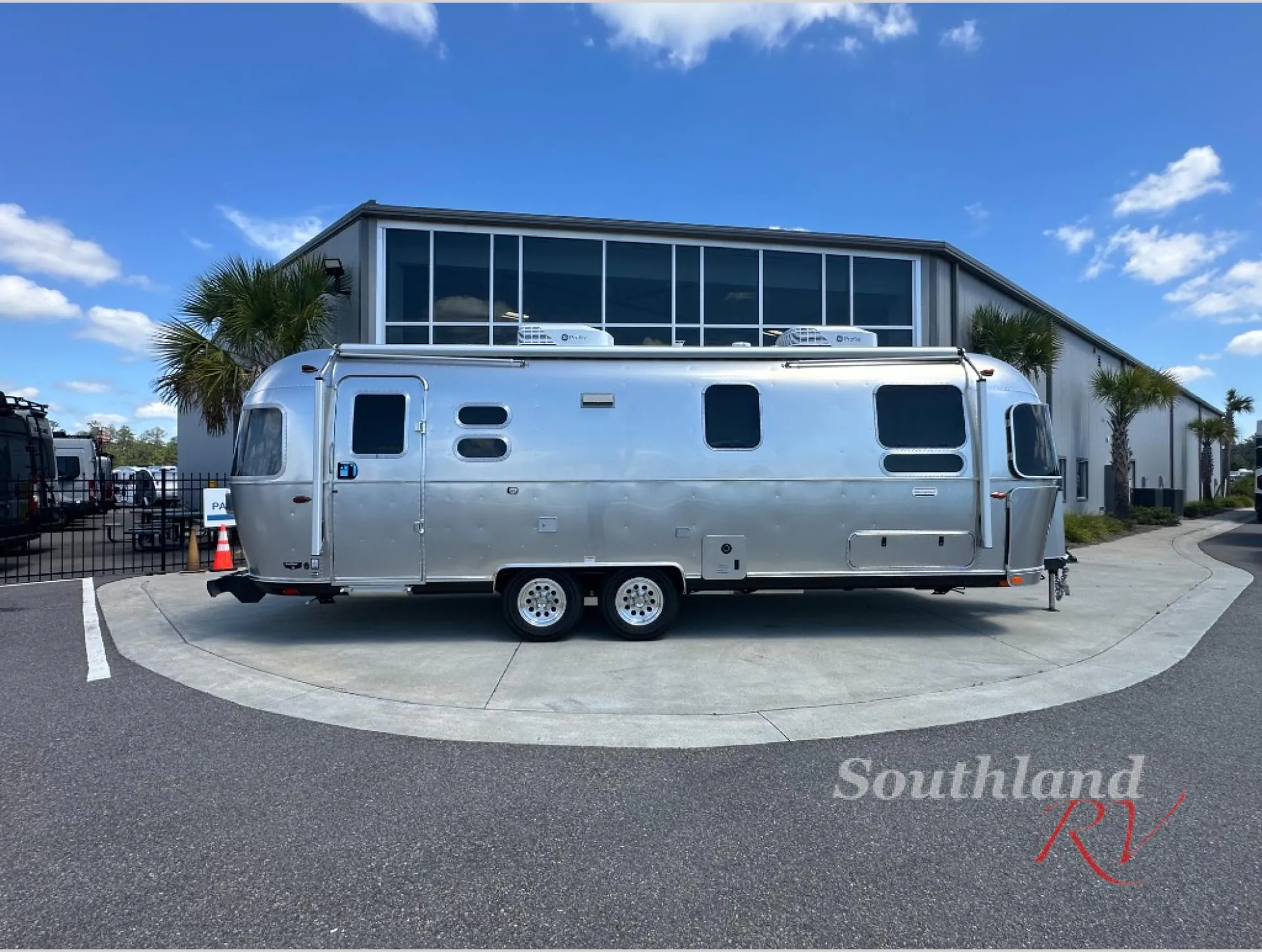 2026 Airstream International 27FB Twin - Photo 4